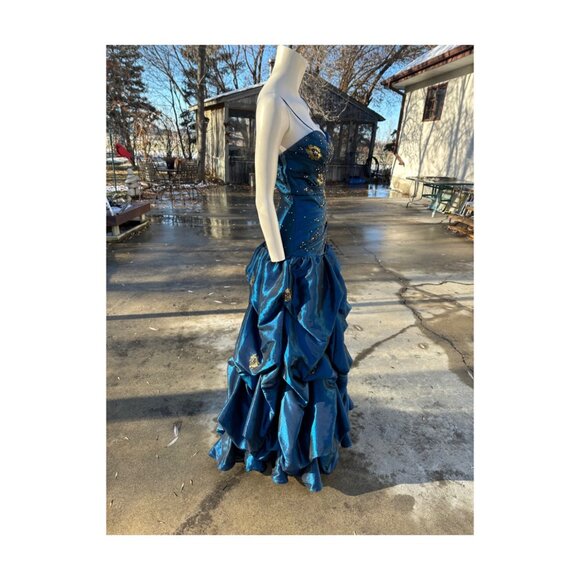 Bella Formals Satin Iridescent Blue Grad Dress Prom Fit & Flare Embellished Gold - Picture 16 of 16